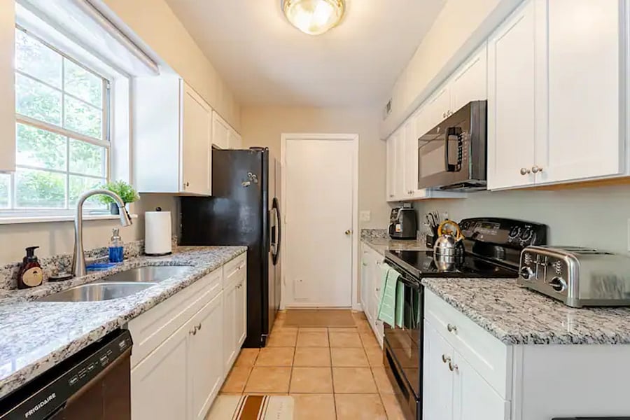 Prepare your favorite dishes in the spacious and fully equipped kitchen.