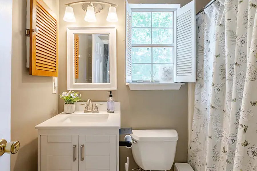 Cleanse your troubles away in the neat 3-piece bathroom.