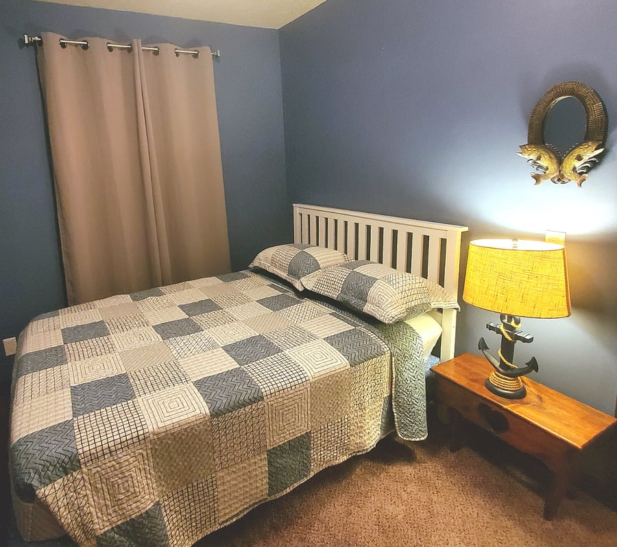 Full size bed.
$600/month
shared bathroom