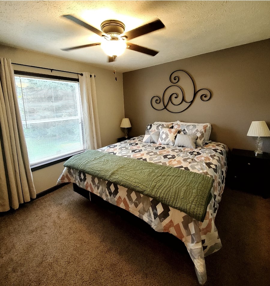 King size bed with attached bathroom.
$800/month