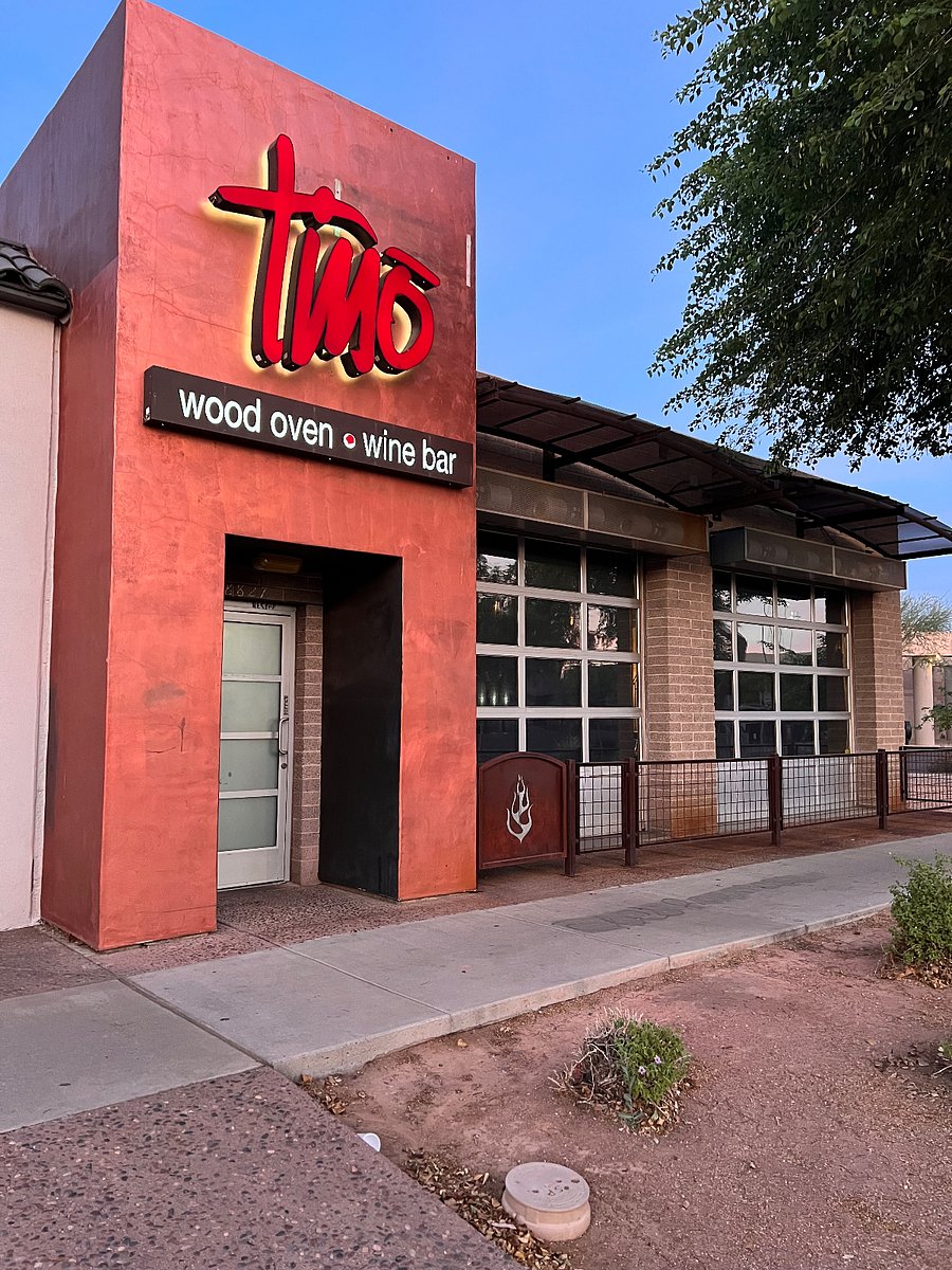 Great little wine bar that offers an excellent selection of wines and tasty eats. 1/4 mile walk from the studio off the canal trail.