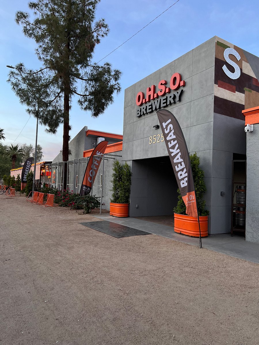 Very relaxed atmosphere that offers a wide selection of beers, liquors, and food. The weekend brunch specials are really good and there's a breakfast place called Little O's attached to the brewery. Located right off the canal a short walk from the studio.