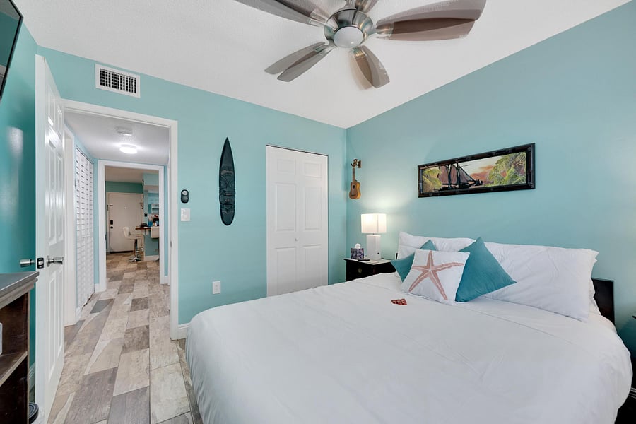 Queen Bed with spacious closet. View to second outdoor patio