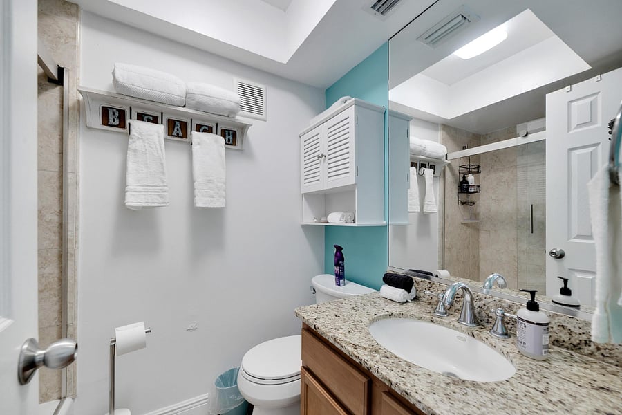 Master Bath with Tub/Shower
