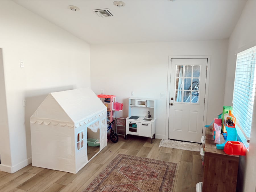 "Play room" behind kitchen next to laundry room 