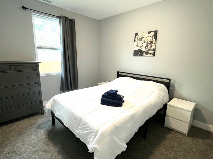 2nd bedroom with closet