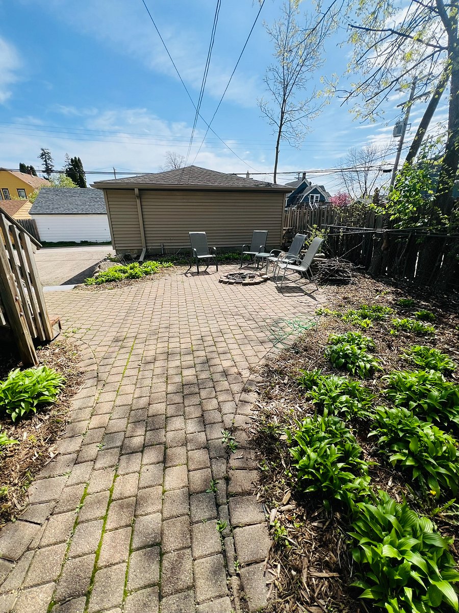 Common area backyard with fire pit