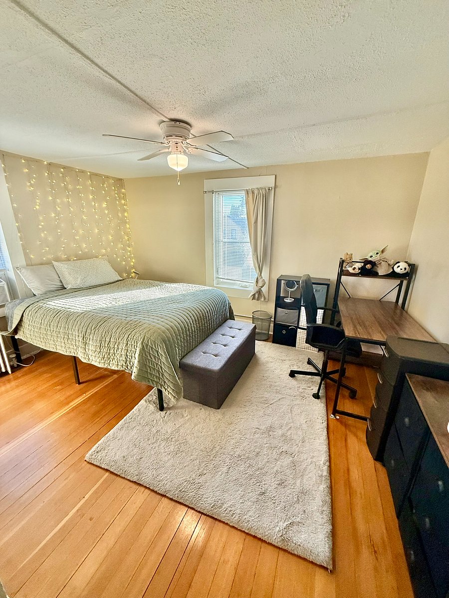 Bedroom with queen bed