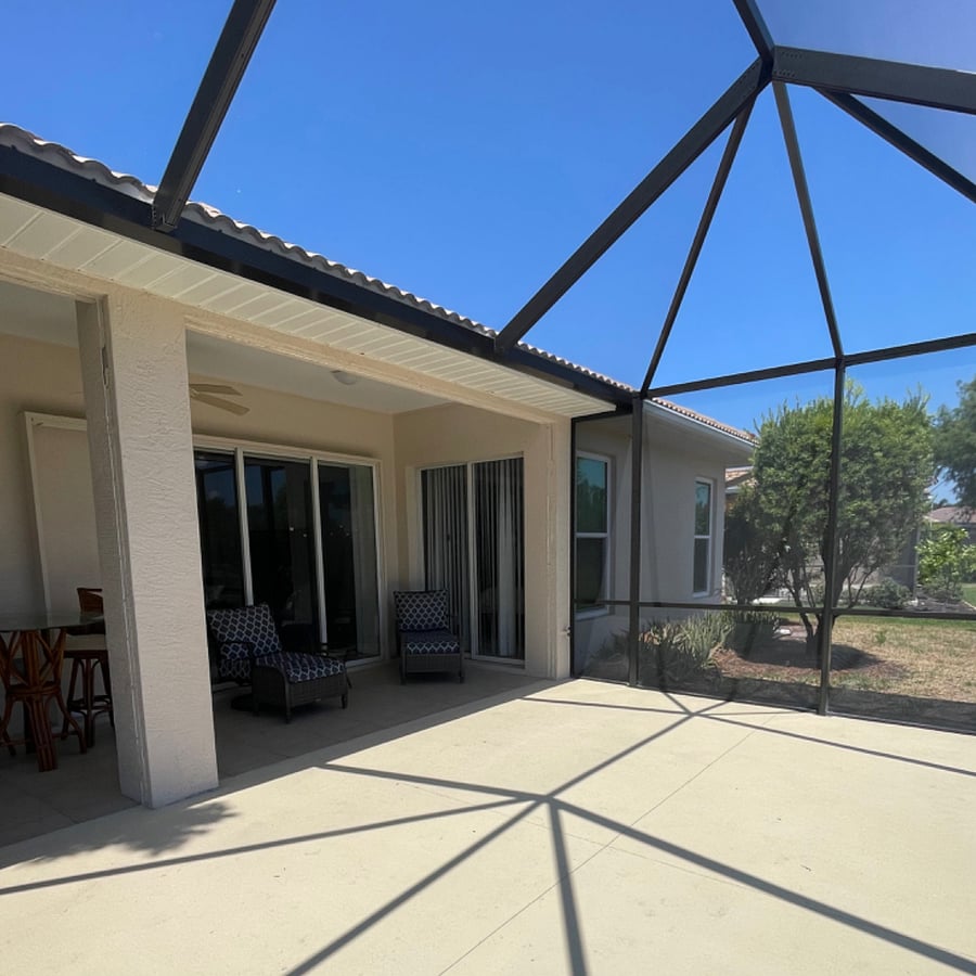 Covered sitting area on Lanai