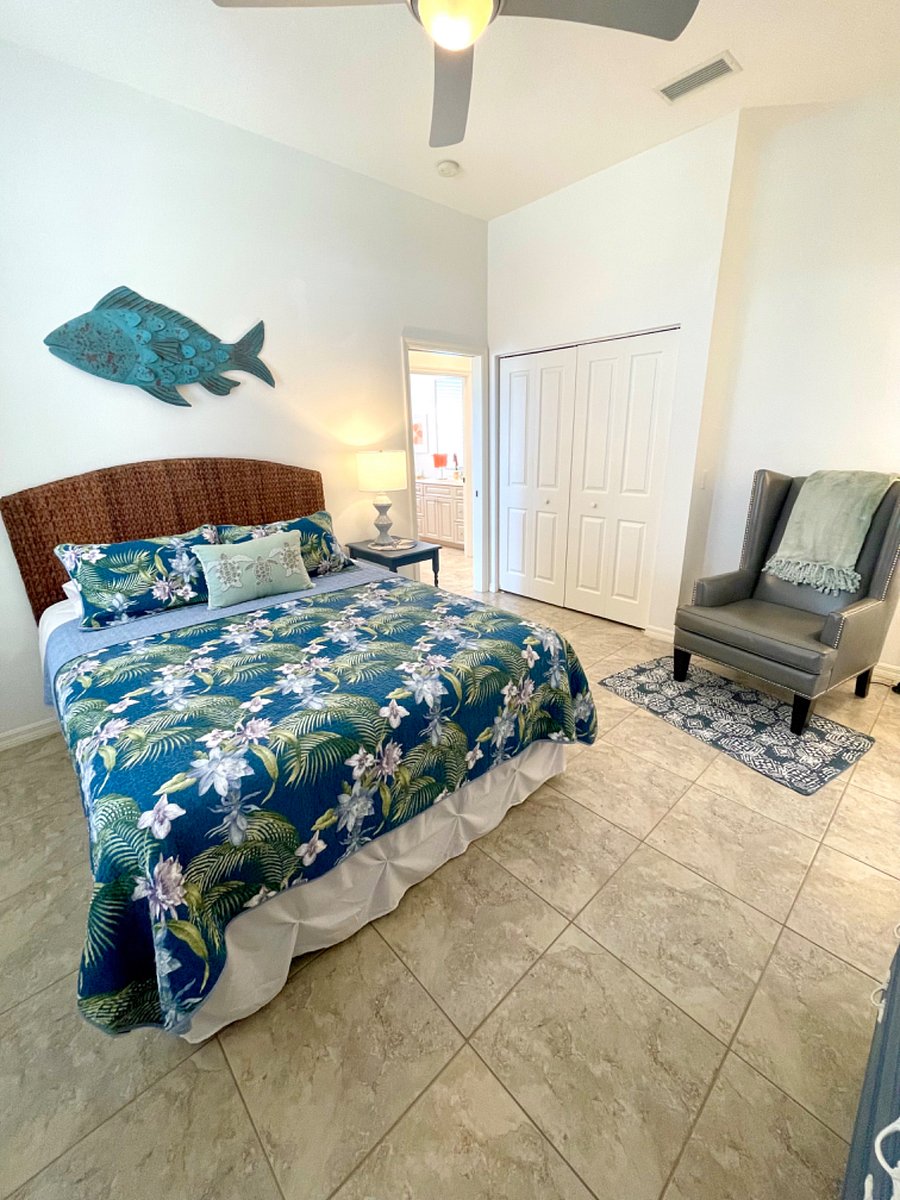 Bedroom 3 with Reach-in Closet and sitting area
