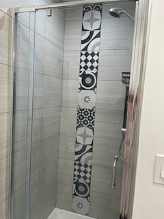 Shower interior with shelf for bathing supplies