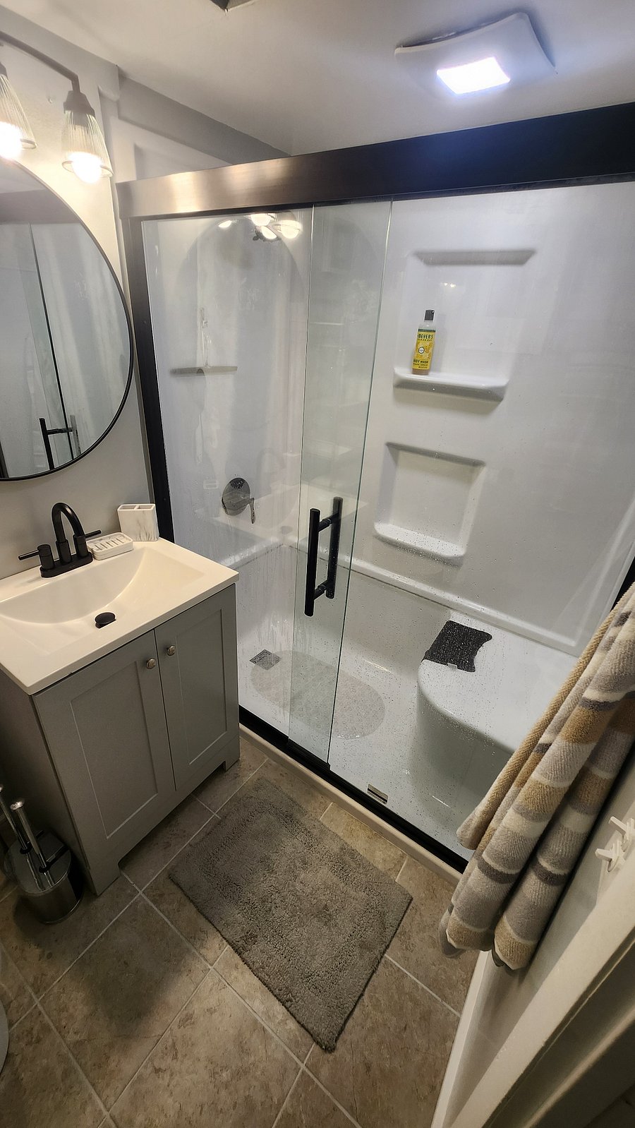 Bathroom Shower/Sink