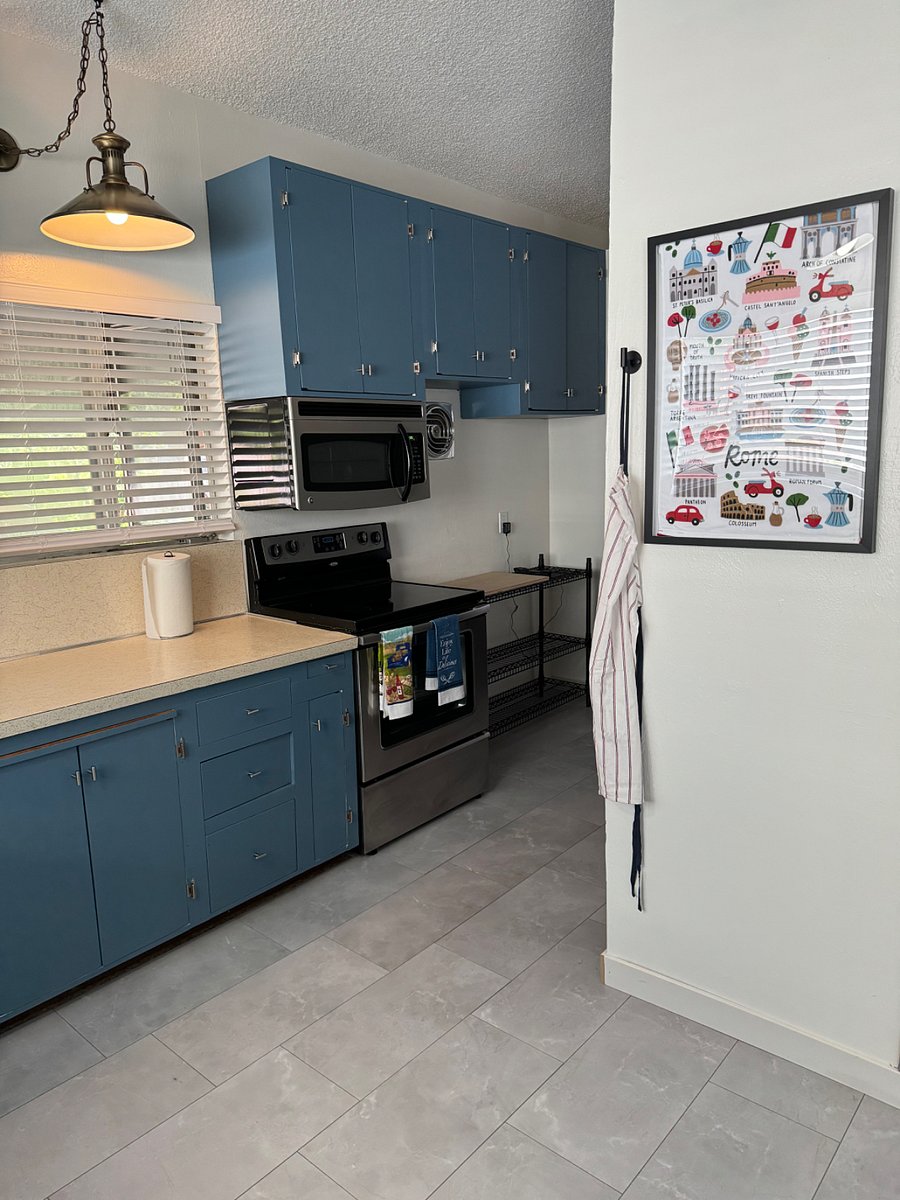 Full kitchen range plus microwavw 