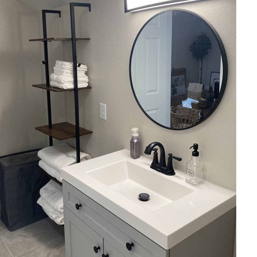 Full bathroom with tub/shower