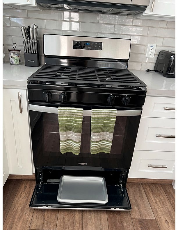 Stove & baking sheets