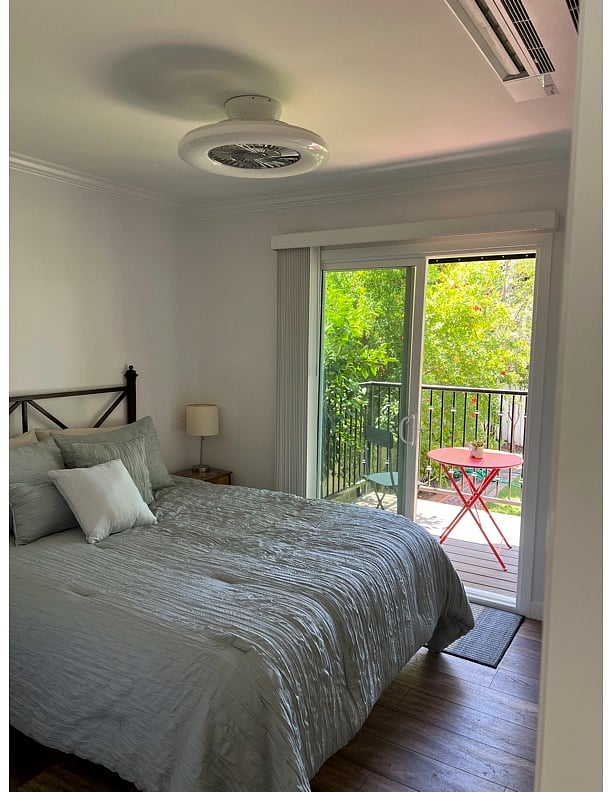 Queen size bed in Bedroom w/ blinds open