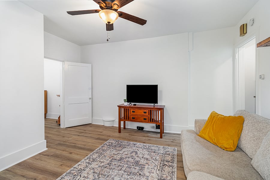 Smart TV and Wifi included