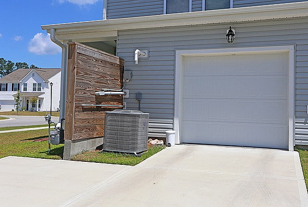 1 car garage with 2 parking spots in driveway