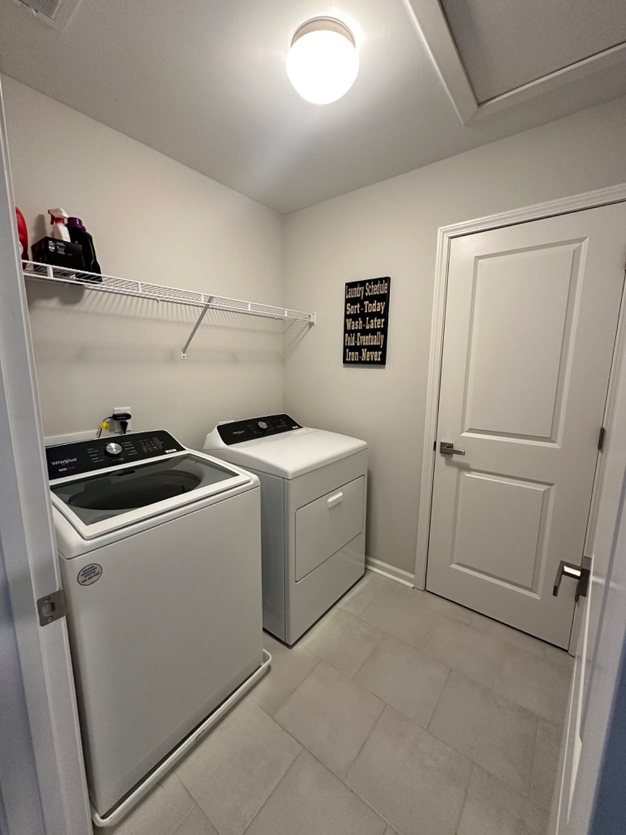 Full-size Laundry