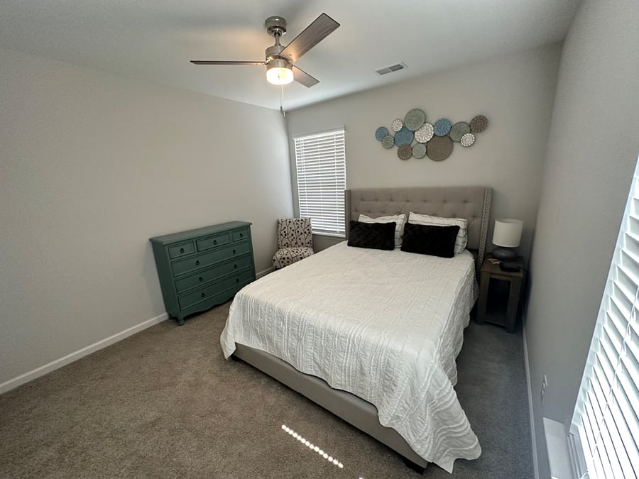 2nd Bedroom with Queen Bed