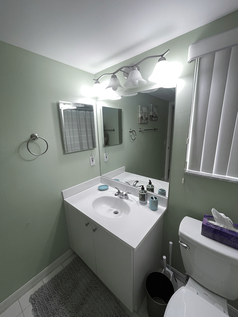 Full bathroom, with tub