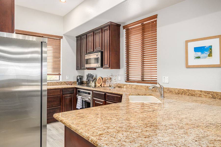 Kitchen with GE Fridge with ice maker and filter 