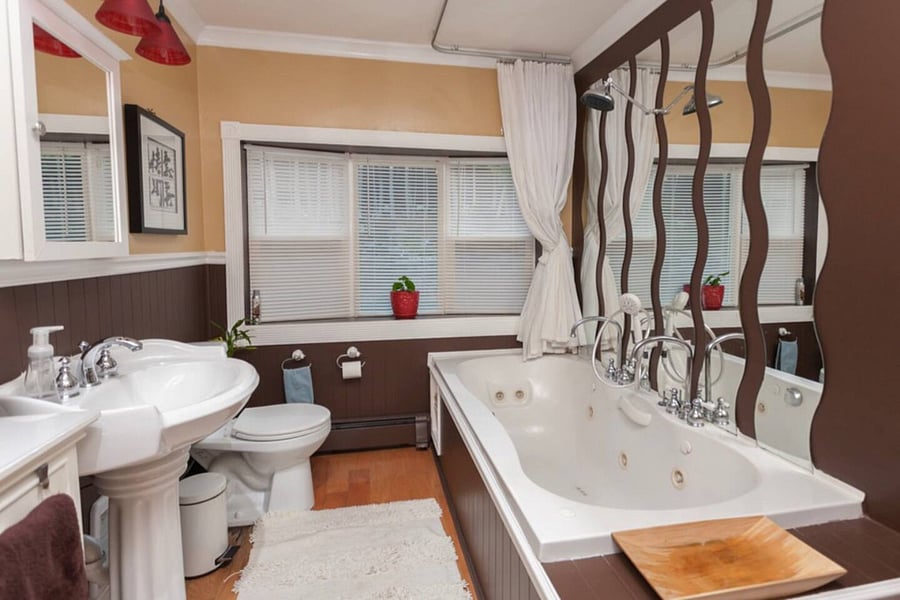 [Bathroom #1] Jetted tub with plenty of warm water! Two sinks.