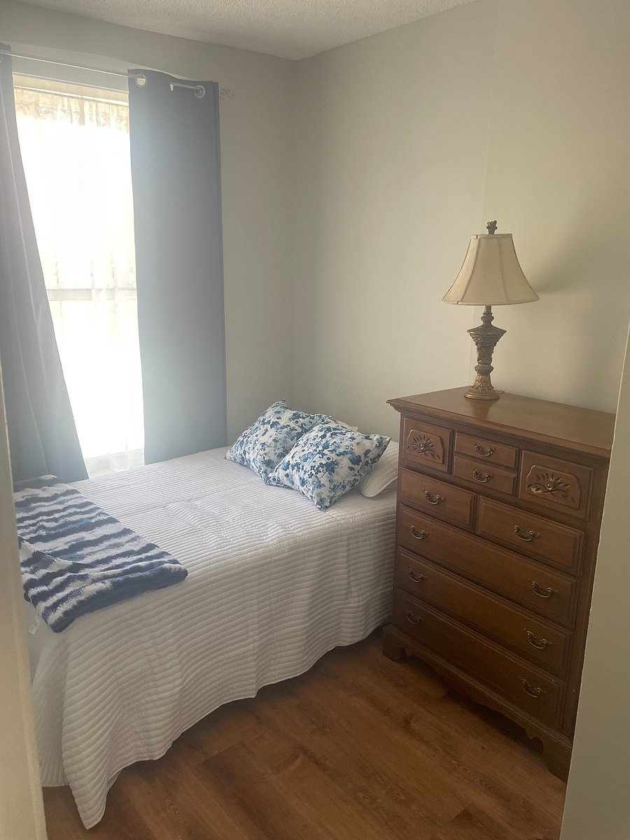 second bedroom with full