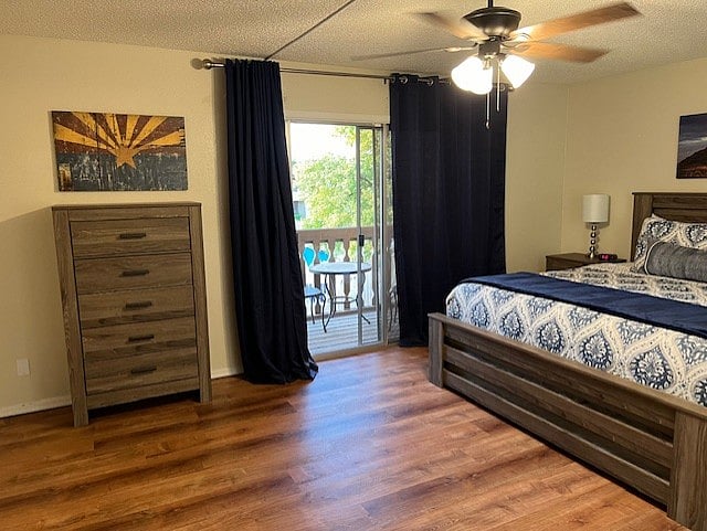 Second master bedroom suite w/ balcony that over looks the pool