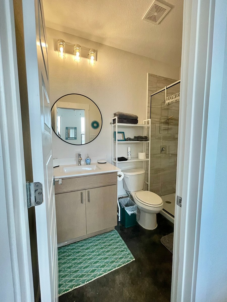 3rd bedroom full bathroom/shower