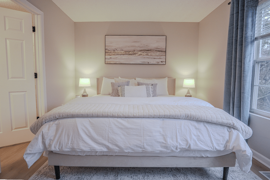 Luxurious and Comfortable King Bed!
