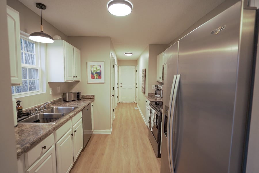 Fully Stocked W/ Kitchen Utensils!