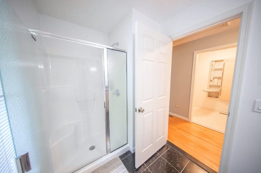 Bedroom 2 shower
