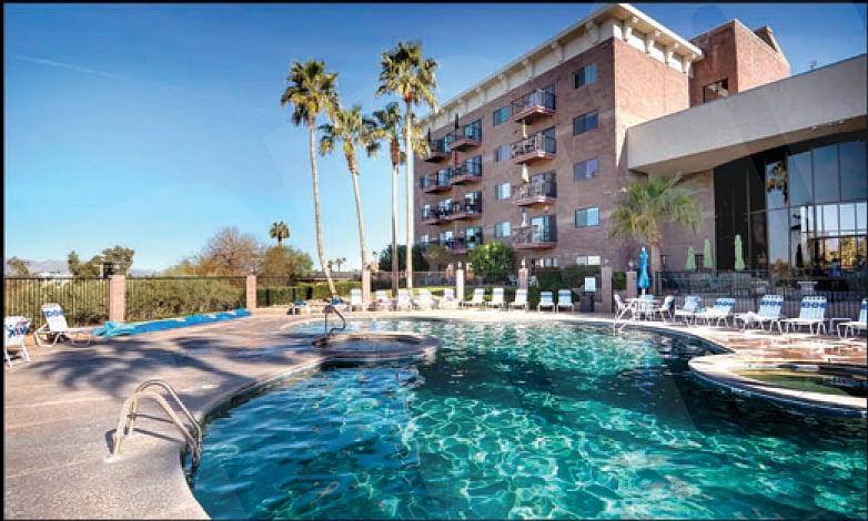 LARGE HEATED POOL + 2 SPAS FOR YOUR ENJOYMENT PLUS 4 BBQ AREAS FOR ALL VISITORS TO ENJOY !! OR YOU MAY BBQ AT YOUR PRIVATE PATIOS PROVIDING YOU USE AN "ELECTRIC" GRILL