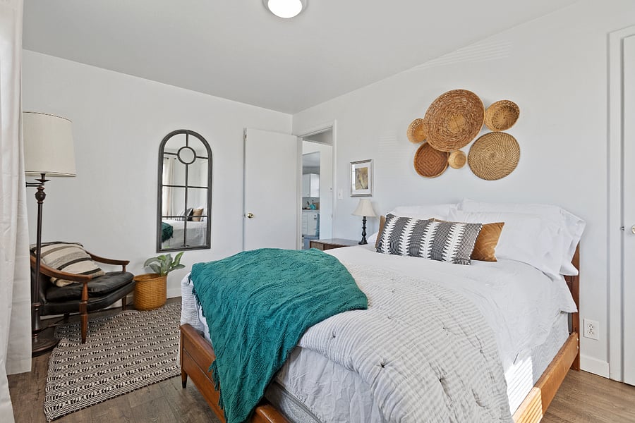 Bedroom with queen.