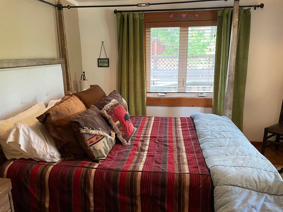 Master bedroom Queen