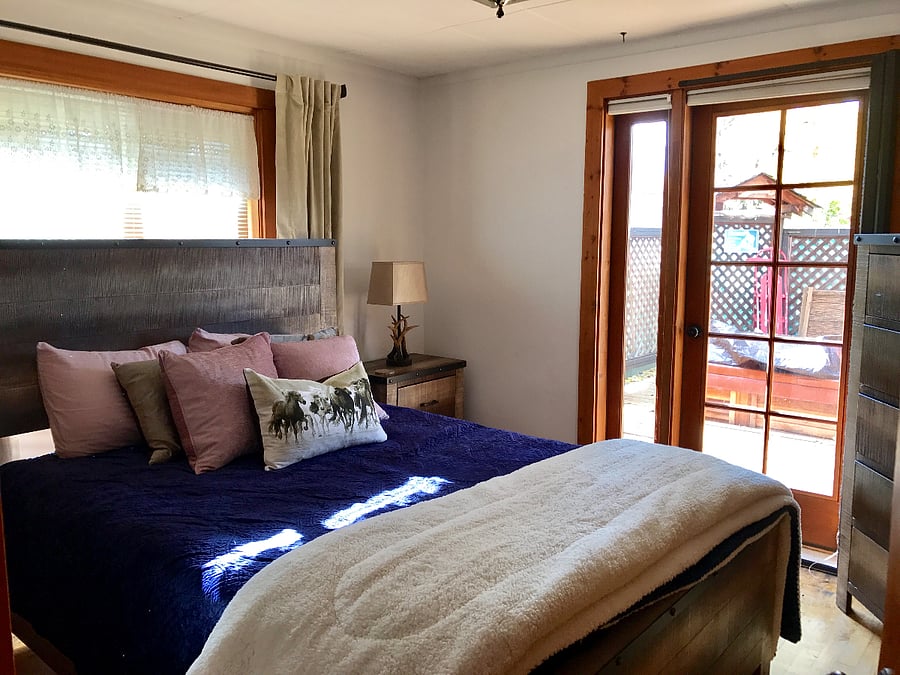 Upstairs 2nd Bedroom Queen