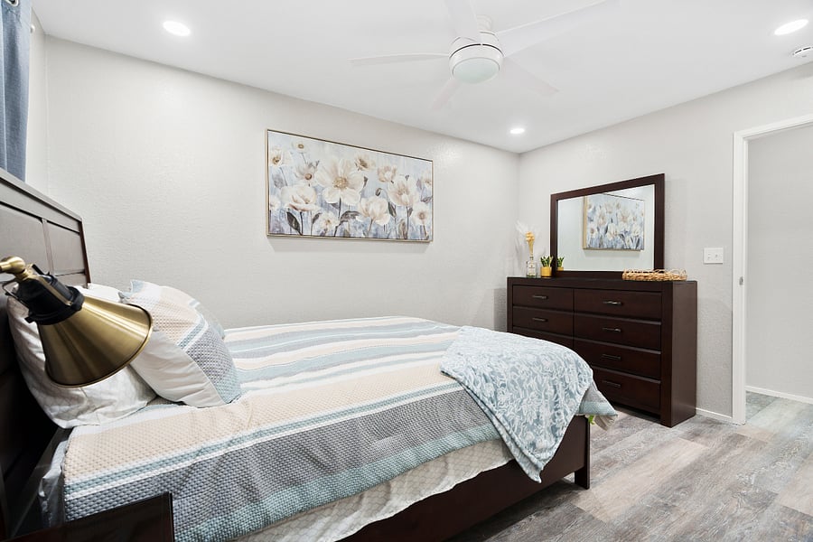Guest Bedroom with Queen size bed