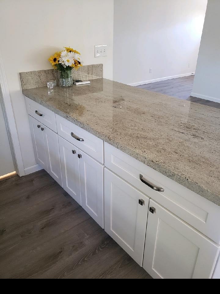 Granite countertops.