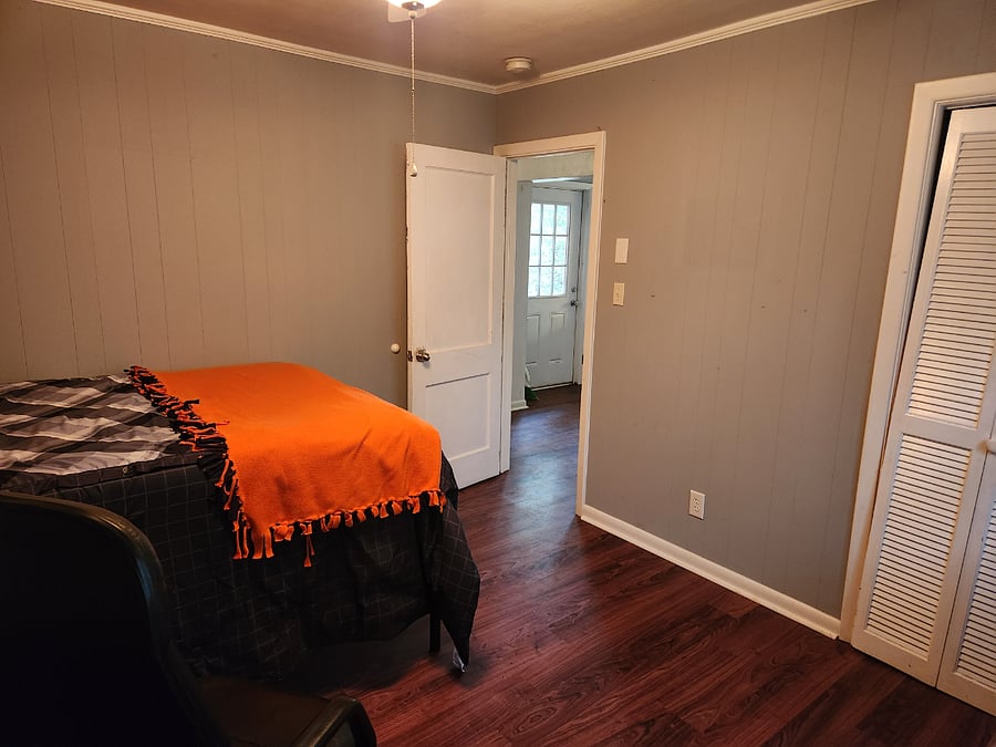 Tenant room, other angle 