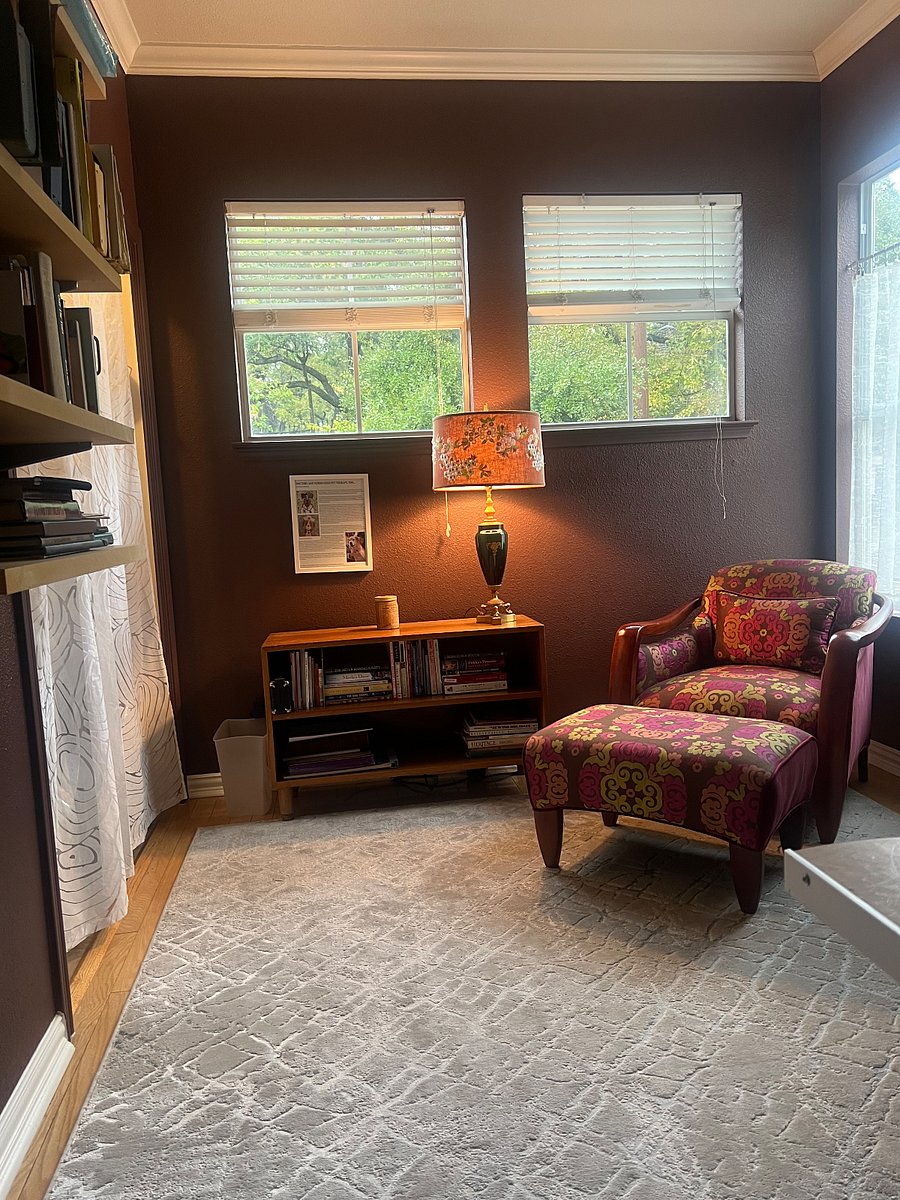 Second floor study with adjacent laundry 