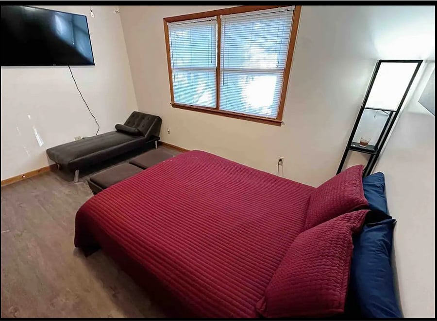 2nd bedroom