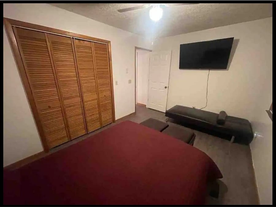 2nd bedroom