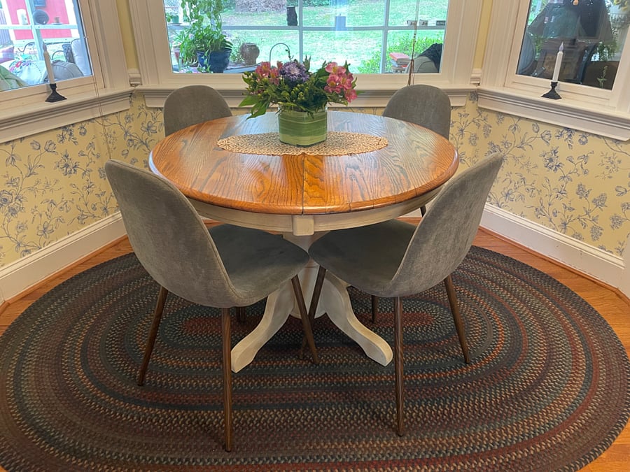 Eat in kitchen area