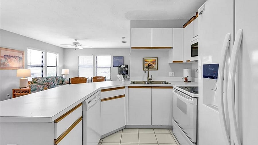 Full kitchen