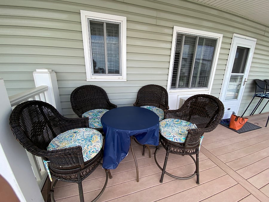 Outdoor seating for 6 outside the unit with an ocean view. 