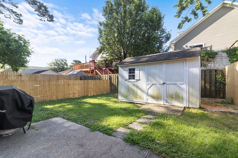 Fenced in Backyard w. Patio