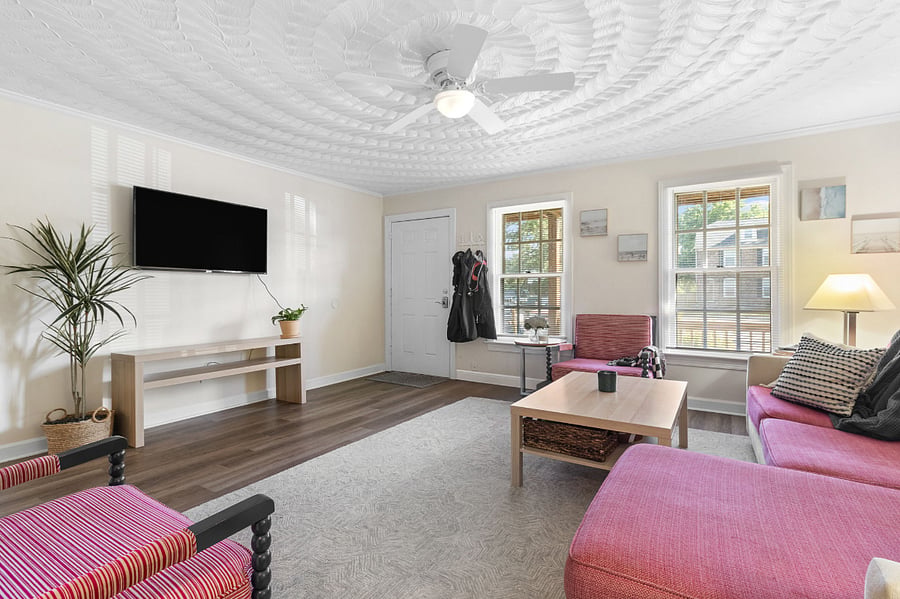 Living Room w. plently of natural light