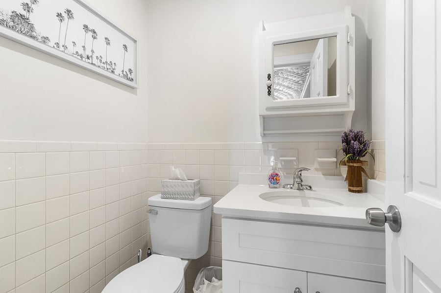 1st Floor Bathroom 