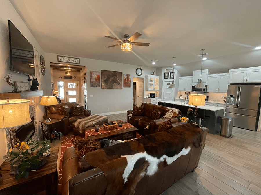Open floor concept w/High ceilings, large beautiful living space, lovely kitchen, big pantry..and so much!